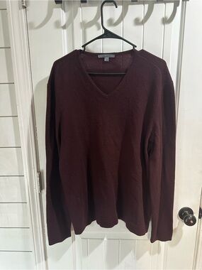 John Varvatos Men's V-Neck Sweater - Bordeaux 100% cashmere